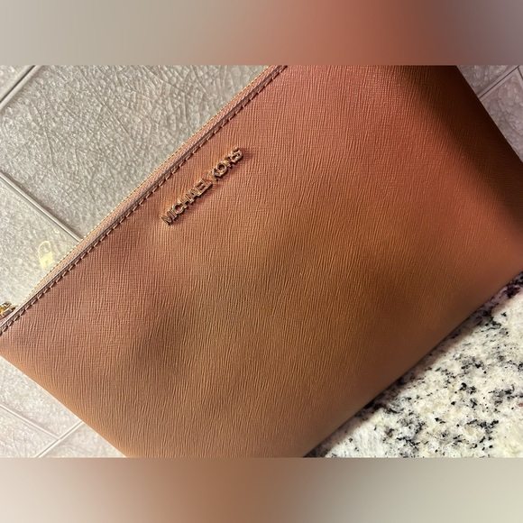 Michael Kors Brown Clutch Bag NEW WITH TAGS 🏷️ - Picture 3 of 5